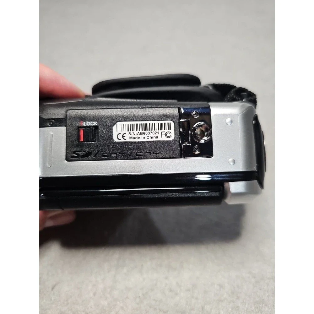 DXG-5B1V HD Sportster High Definition Waterproof Camcorder Camera & Battery Only